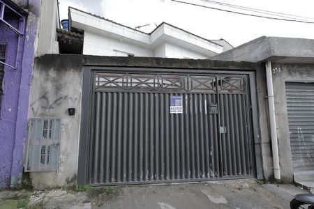Casa para alugar com 60m², 2 quartos e 1 vaga Casa para alugar com 60m², 2 quartos e 1 vagaFachada