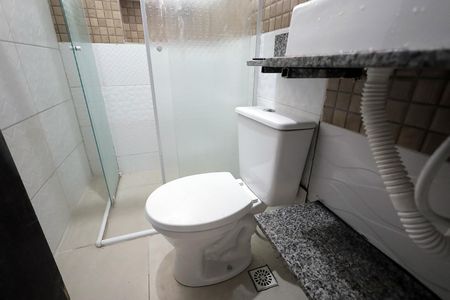 Casa para alugar com 60m², 2 quartos e 1 vaga Casa para alugar com 60m², 2 quartos e 1 vagaBanheiro