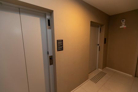 Apartamento à venda com 56m², 2 quartos e 1 vaga Apartamento à venda com 56m², 2 quartos e 1 vagaHALL DOS ELEVADORES