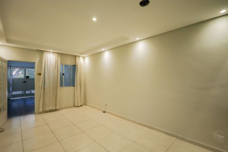 Casa para alugar com 150m², 2 quartos e 2 vagas Casa para alugar com 150m², 2 quartos e 2 vagasSala