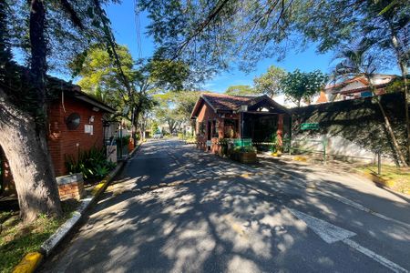 Casa de condomínio para alugar com 403m², 3 quartos e 5 vagas Casa de condomínio para alugar com 403m², 3 quartos e 5 vagasFachada Condomínio