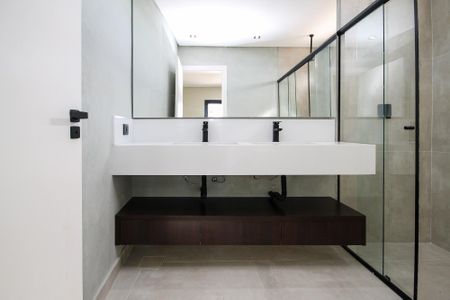 Casa de condomínio para alugar com 403m², 3 quartos e 5 vagas Casa de condomínio para alugar com 403m², 3 quartos e 5 vagasBanheiro Suíte 1