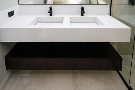 Casa de condomínio para alugar com 403m², 3 quartos e 5 vagas Casa de condomínio para alugar com 403m², 3 quartos e 5 vagasBanheiro Suíte 1