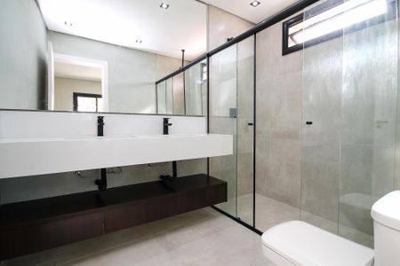 Casa de condomínio para alugar com 403m², 3 quartos e 5 vagas Casa de condomínio para alugar com 403m², 3 quartos e 5 vagasBanheiro Suíte 1