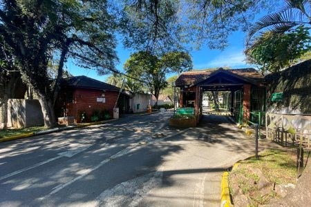 Casa de condomínio para alugar com 403m², 3 quartos e 5 vagas Casa de condomínio para alugar com 403m², 3 quartos e 5 vagasFachada Condomínio