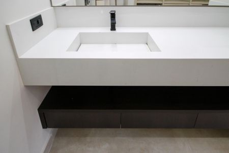 Casa de condomínio para alugar com 403m², 3 quartos e 5 vagas Casa de condomínio para alugar com 403m², 3 quartos e 5 vagasBanheiro Suíte 2