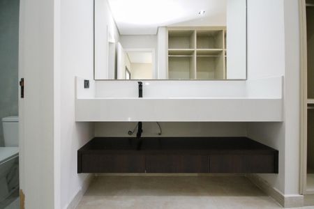Casa de condomínio para alugar com 403m², 3 quartos e 5 vagas Casa de condomínio para alugar com 403m², 3 quartos e 5 vagasBanheiro Suíte 2