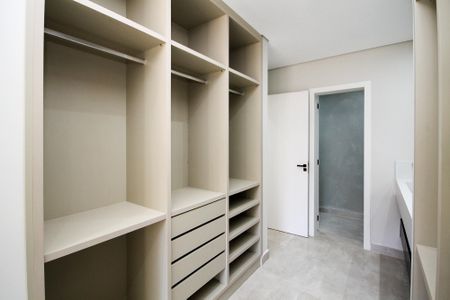 Casa de condomínio para alugar com 403m², 3 quartos e 5 vagas Casa de condomínio para alugar com 403m², 3 quartos e 5 vagasCloset Suíte 2