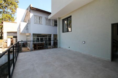 Casa de condomínio para alugar com 403m², 3 quartos e 5 vagas Casa de condomínio para alugar com 403m², 3 quartos e 5 vagasVaranda Sala 2