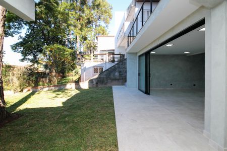 Casa de condomínio para alugar com 403m², 3 quartos e 5 vagas Casa de condomínio para alugar com 403m², 3 quartos e 5 vagasQuintal