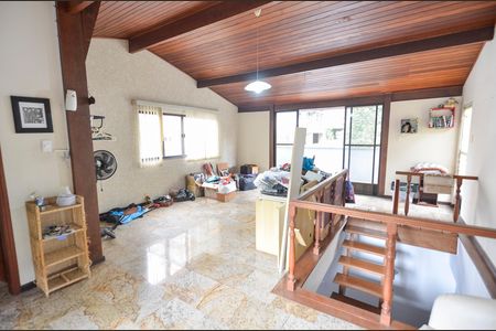 Casa para alugar com 300m², 3 quartos e 1 vaga Casa para alugar com 300m², 3 quartos e 1 vagaTerraço