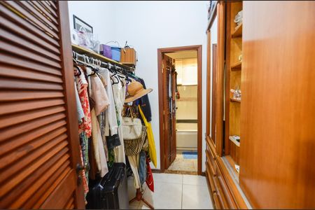 Casa para alugar com 300m², 3 quartos e 1 vaga Casa para alugar com 300m², 3 quartos e 1 vagaCloset da Suíte 1