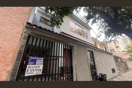 Casa para alugar com 300m², 3 quartos e 1 vaga Casa para alugar com 300m², 3 quartos e 1 vagaFachada