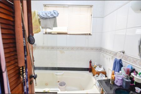 Casa para alugar com 300m², 3 quartos e 1 vaga Casa para alugar com 300m², 3 quartos e 1 vagaBanheiro da Suíte 1