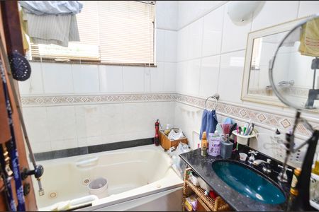 Casa para alugar com 300m², 3 quartos e 1 vaga Casa para alugar com 300m², 3 quartos e 1 vagaBanheiro da Suíte 1