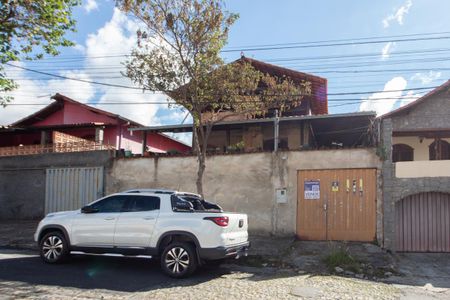 Fachada de casa à venda com 3 quartos, 360m² em Planalto, Belo Horizonte