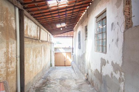 Garagem de casa à venda com 3 quartos, 360m² em Planalto, Belo Horizonte