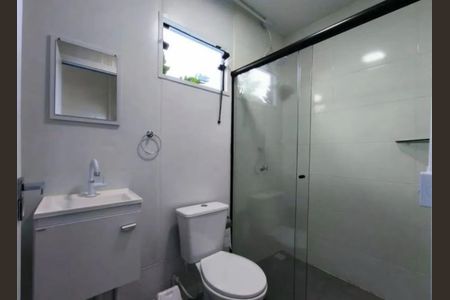 Banheiro de apartamento para alugar com 1 quarto, 40m² em Rio Tavares, Florianópolis