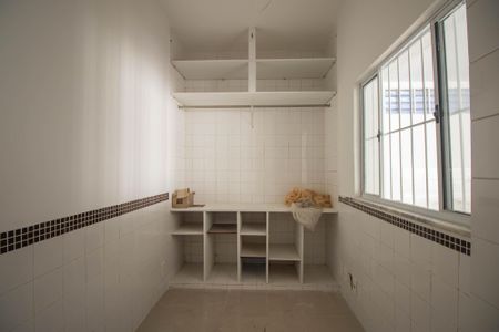 Casa para alugar com 150m², 2 quartos e 2 vagasCozinha