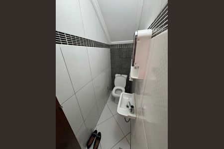 Casa à venda com 280m², 6 quartos e 3 vagas Casa à venda com 280m², 6 quartos e 3 vagasBanheiro 2