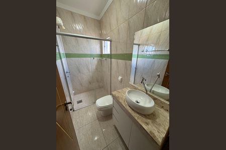 Casa à venda com 280m², 6 quartos e 3 vagas Casa à venda com 280m², 6 quartos e 3 vagasBanheiro 1