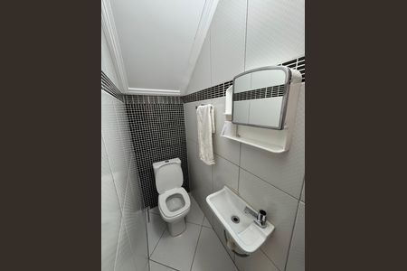 Casa à venda com 280m², 6 quartos e 3 vagas Casa à venda com 280m², 6 quartos e 3 vagasBanheiro 2