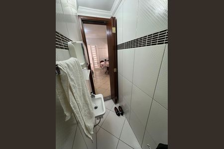 Casa à venda com 280m², 6 quartos e 3 vagas Casa à venda com 280m², 6 quartos e 3 vagasBanheiro 2