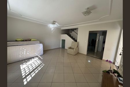 Sala  de casa para alugar com 6 quartos, 280m² em Riacho Fundo, Brasília