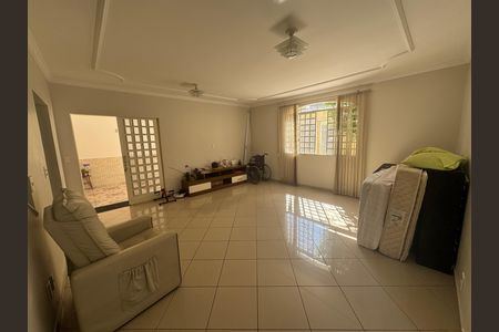 Sala de casa para alugar com 6 quartos, 280m² em Riacho Fundo, Brasília