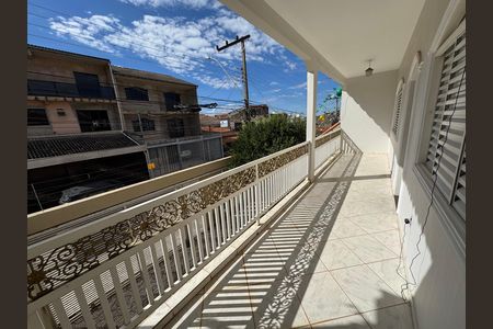 Casa à venda com 280m², 6 quartos e 3 vagas Casa à venda com 280m², 6 quartos e 3 vagasVaranda