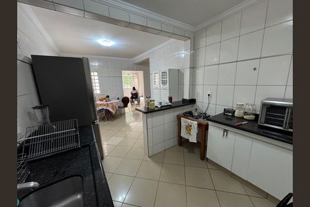 Casa à venda com 280m², 6 quartos e 3 vagas Casa à venda com 280m², 6 quartos e 3 vagasCozinha