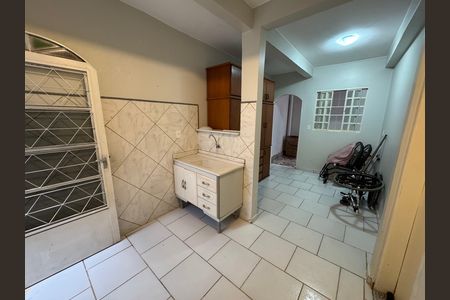 Casa à venda com 280m², 6 quartos e 3 vagas Casa à venda com 280m², 6 quartos e 3 vagasQuarto 4