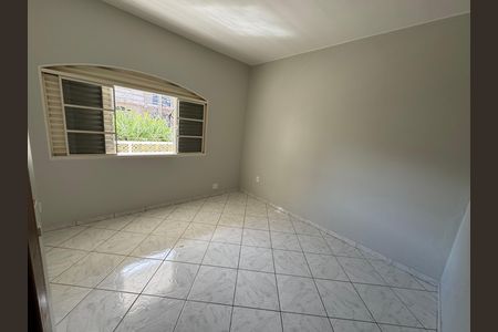 Casa à venda com 280m², 6 quartos e 3 vagas Casa à venda com 280m², 6 quartos e 3 vagasQuarto 2