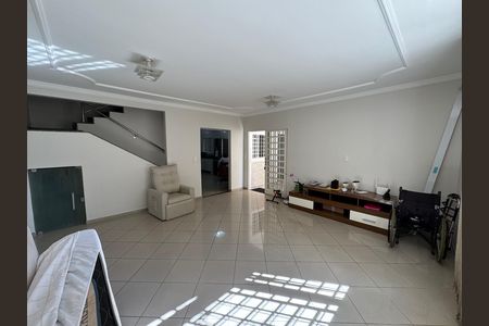 Sala de casa para alugar com 6 quartos, 280m² em Riacho Fundo, Brasília
