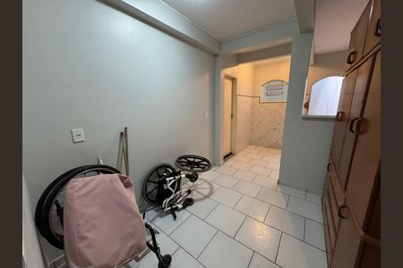 Casa à venda com 280m², 6 quartos e 3 vagas Casa à venda com 280m², 6 quartos e 3 vagasQuarto 4
