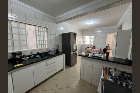 Casa à venda com 280m², 6 quartos e 3 vagas Casa à venda com 280m², 6 quartos e 3 vagasCozinha