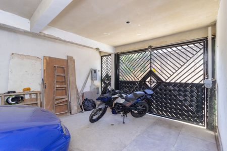 Garagem de casa para alugar com 2 quartos, 82m² em Estância Jaraguá, São Paulo
