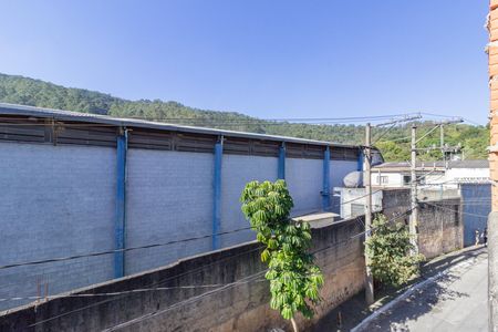Vista Quintal de casa para alugar com 2 quartos, 82m² em Estância Jaraguá, São Paulo