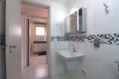 Banheiro de apartamento à venda com 1 quarto, 48m² em Vila Nova Conceição, São Paulo