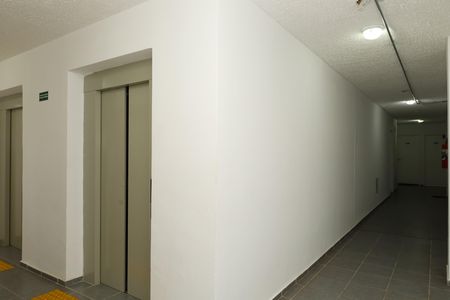Apartamento para alugar com 42m², 2 quartos e sem vagaÁrea comum - Saguão do andar