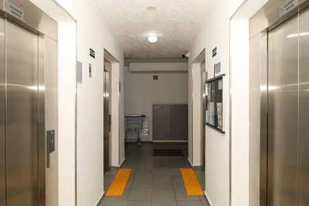 Apartamento para alugar com 42m², 2 quartos e sem vagaÁrea comum - Saguão do prédio