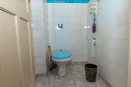 Apartamento à venda com 74m², 2 quartos e sem vaga Apartamento à venda com 74m², 2 quartos e sem vagaBanheiro de Serviço