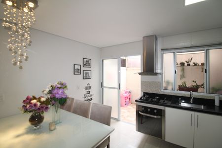 Casa de condomínio à venda com 100m², 2 quartos e 2 vagasSala / Cozinha