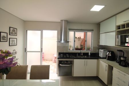 Casa de condomínio à venda com 100m², 2 quartos e 2 vagasSala / Cozinha