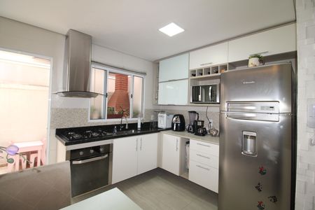 Casa de condomínio à venda com 100m², 2 quartos e 2 vagasSala / Cozinha