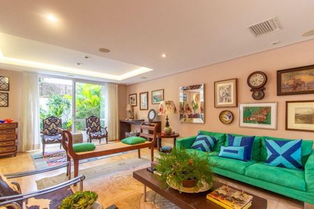 Casa à venda com 4 quartos, 620m² em Jardim Silvia (Zona Oeste), São Paulo