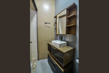 Casa para alugar com 254m², 4 quartos e 6 vagas Casa para alugar com 254m², 4 quartos e 6 vagasBanheiro da Suíte 1
