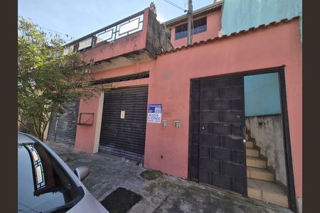 Casa para alugar com 254m², 4 quartos e 6 vagas Casa para alugar com 254m², 4 quartos e 6 vagasFachada