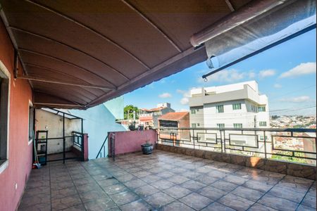 Casa para alugar com 254m², 4 quartos e 6 vagas Casa para alugar com 254m², 4 quartos e 6 vagasVaranda