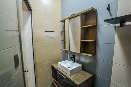Casa para alugar com 254m², 4 quartos e 6 vagas Casa para alugar com 254m², 4 quartos e 6 vagasBanheiro da Suíte 1